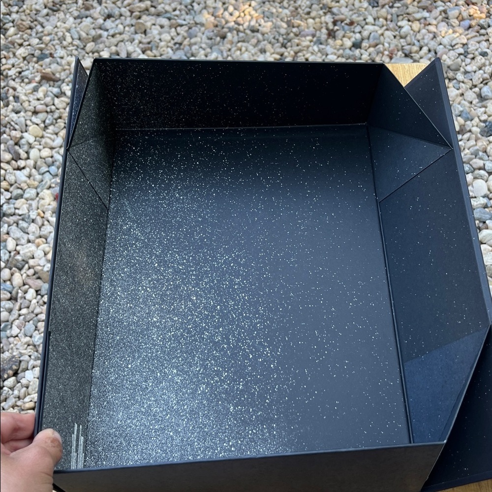 Lululemon Special Edition Magnetic Box NEW - Picture 5 of 5